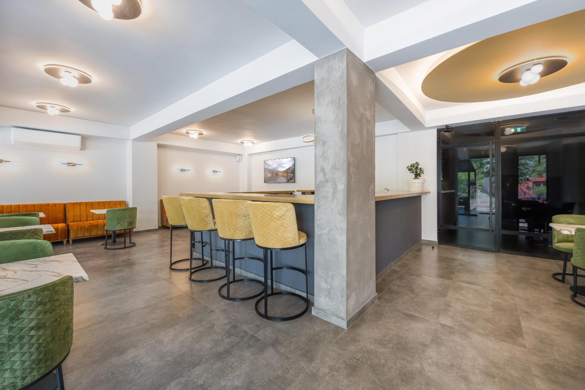 Centro Hotel Янина Екстериор снимка